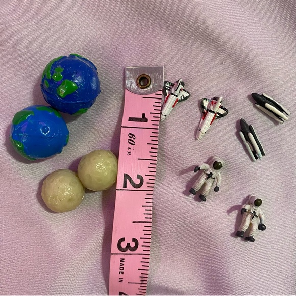 space man astronauts moon earth planets spaceship miniature figures - Picture 2 of 2